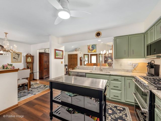 4733 S Pershing Avenue, Downers Grove, IL 60515