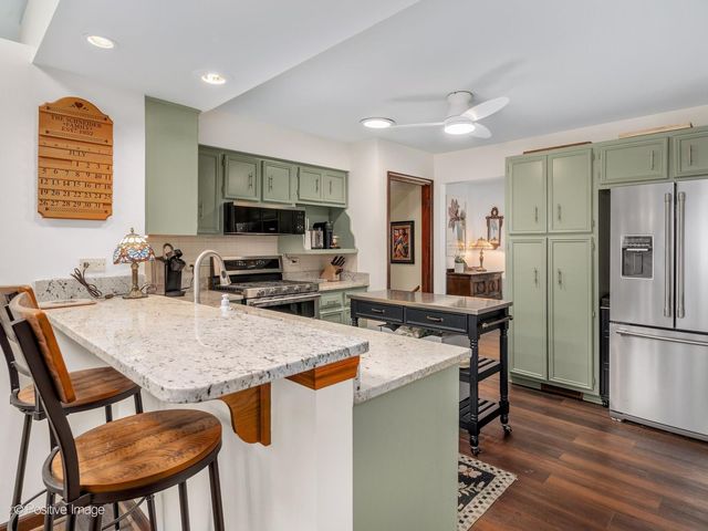 4733 S Pershing Avenue, Downers Grove, IL 60515