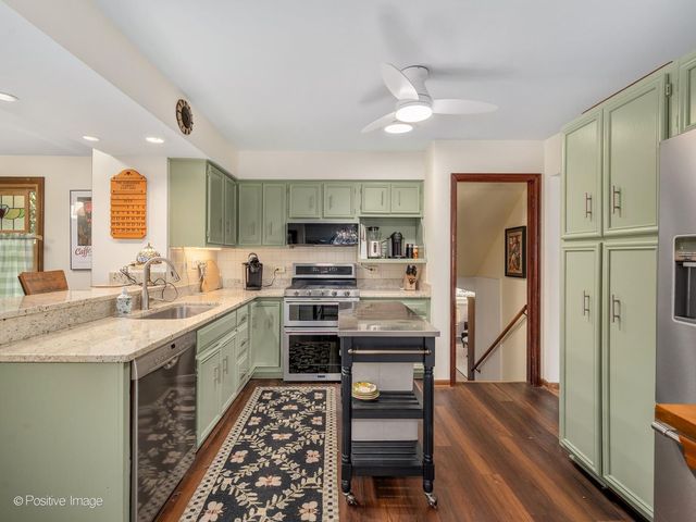 4733 S Pershing Avenue, Downers Grove, IL 60515
