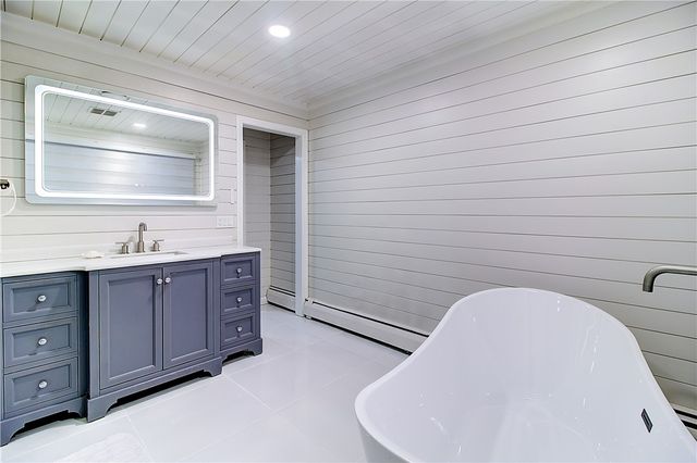 21 Sarah Lane, Warwick, RI 02889