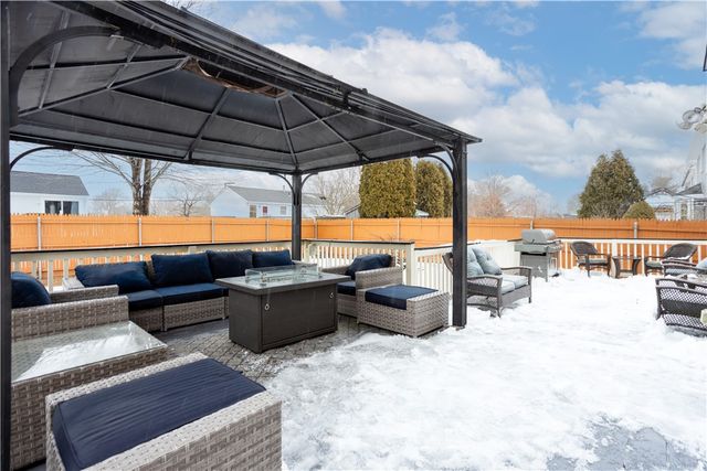 21 Sarah Lane, Warwick, RI 02889