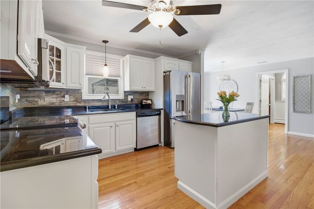 21 Sarah Lane, Warwick, RI 02889