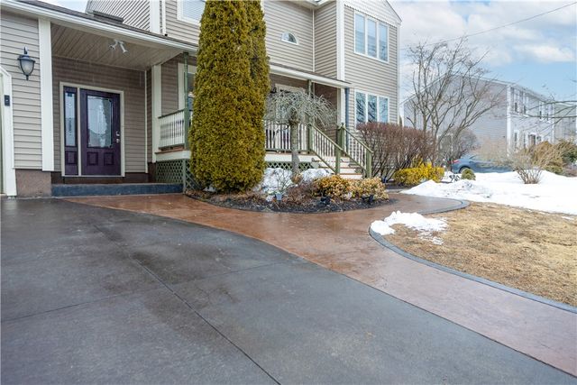 21 Sarah Lane, Warwick, RI 02889