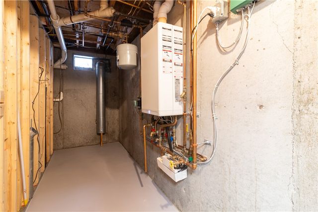 21 Sarah Lane, Warwick, RI 02889