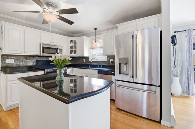 21 Sarah Lane, Warwick, RI 02889