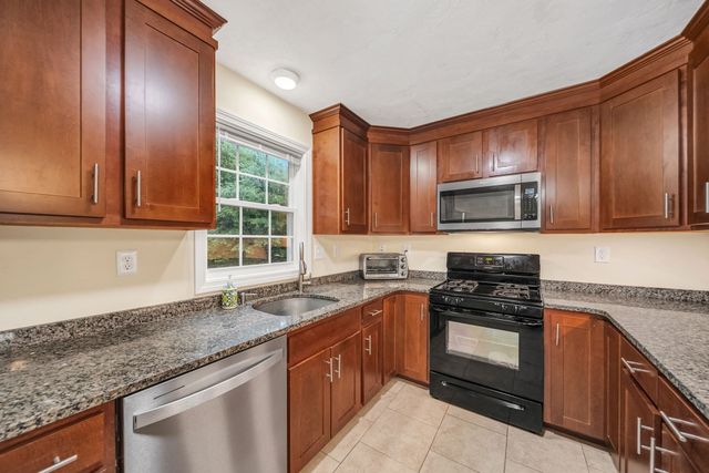 22 Bradley Dr D, Groton, MA 01450