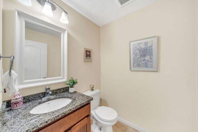 22 Bradley Dr D, Groton, MA 01450