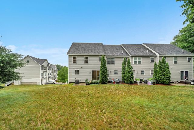 22 Bradley Dr D, Groton, MA 01450