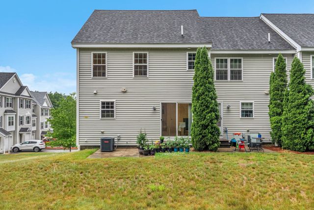 22 Bradley Dr D, Groton, MA 01450
