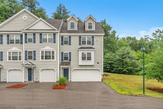 22 Bradley Dr D, Groton, MA 01450