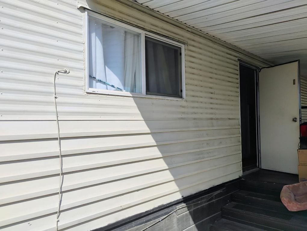 Image 1 of property listing at 1941 N Golden State Boulevard # 33, Fresno, CA 93705