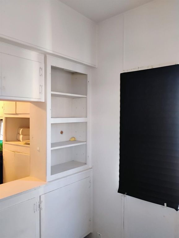 Image 5 of property listing at 1941 N Golden State Boulevard # 33, Fresno, CA 93705