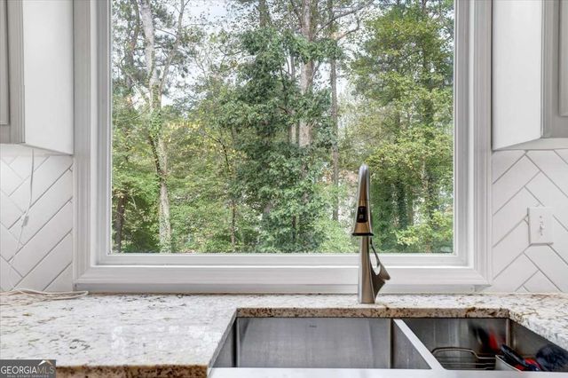 1364 Fallsbrook Way NW, Acworth, GA 30101