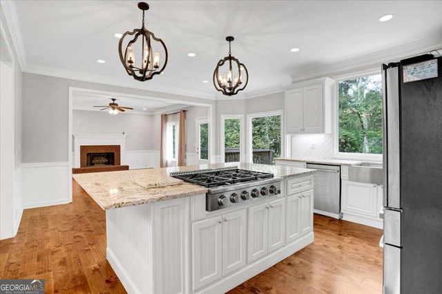 1364 Fallsbrook Way NW, Acworth, GA 30101