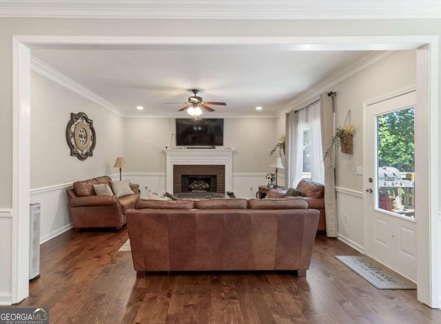 1364 Fallsbrook Way NW, Acworth, GA 30101