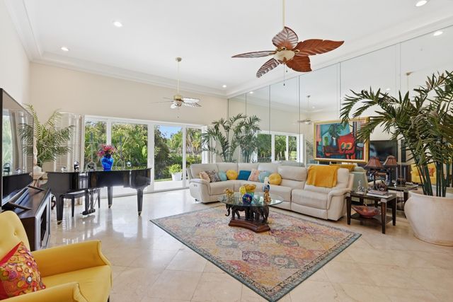 9001 N Lake Dasha Drive, Plantation, FL 33324