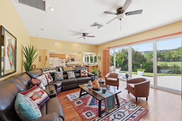 9001 N Lake Dasha Drive, Plantation, FL 33324