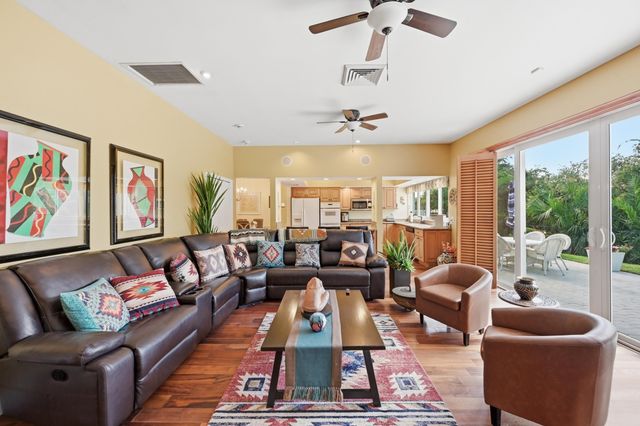 9001 N Lake Dasha Drive, Plantation, FL 33324