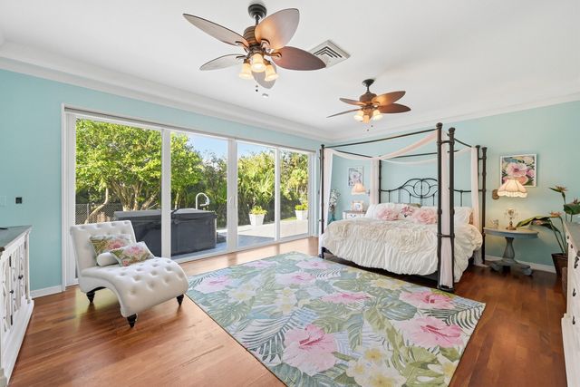 9001 N Lake Dasha Drive, Plantation, FL 33324