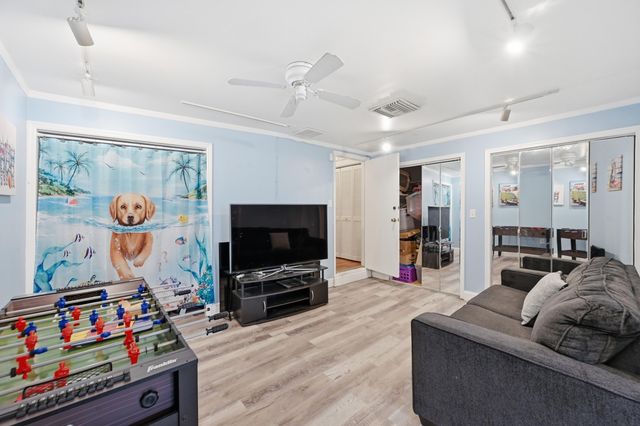 9001 N Lake Dasha Drive, Plantation, FL 33324