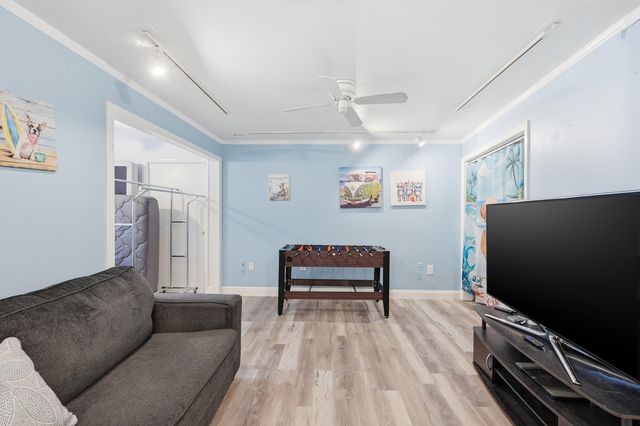 9001 N Lake Dasha Drive, Plantation, FL 33324