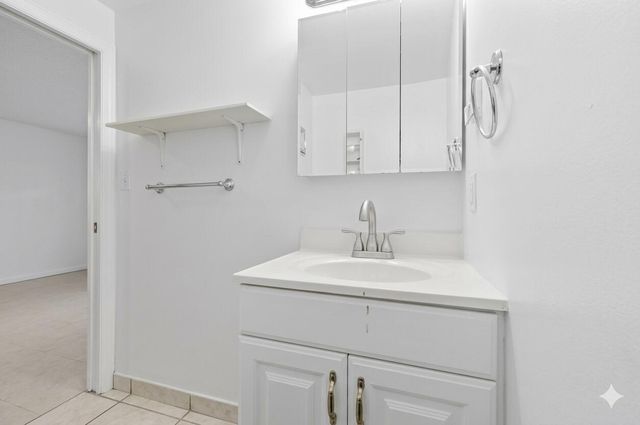 9001 N Lake Dasha Drive, Plantation, FL 33324