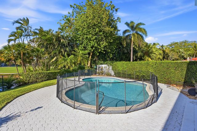 9001 N Lake Dasha Drive, Plantation, FL 33324