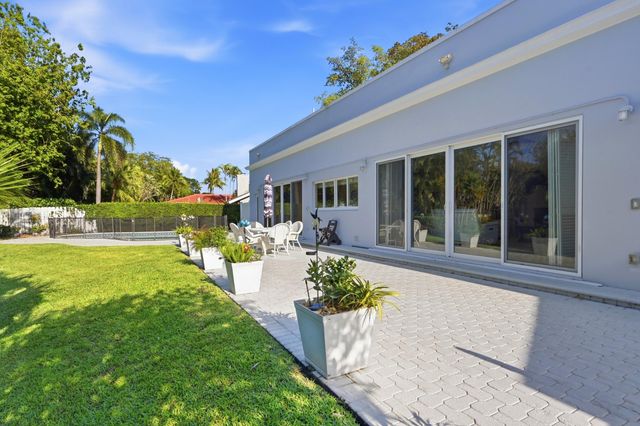 9001 N Lake Dasha Drive, Plantation, FL 33324