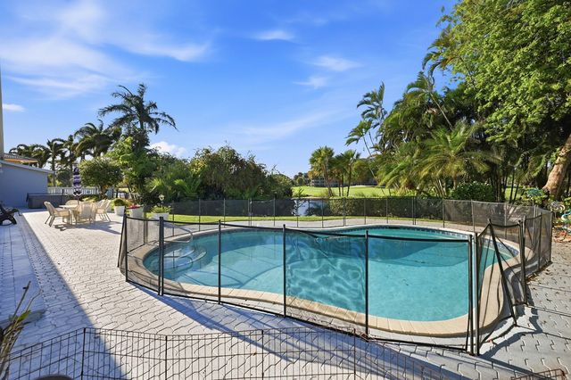 9001 N Lake Dasha Drive, Plantation, FL 33324