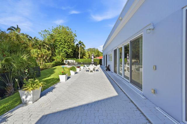 9001 N Lake Dasha Drive, Plantation, FL 33324