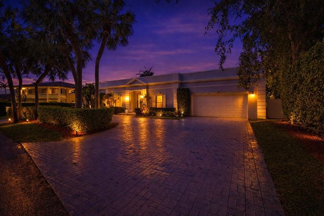 9001 N Lake Dasha Drive, Plantation, FL 33324