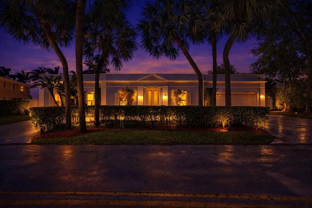 9001 N Lake Dasha Drive, Plantation, FL 33324