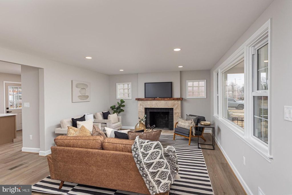 Image 10 of property listing at 3716 SYLVAN DR, Gwynn Oak, MD 21207