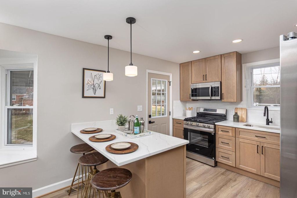 Image 5 of property listing at 3716 SYLVAN DR, Gwynn Oak, MD 21207