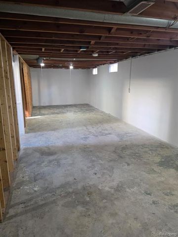 1126 Ossington Avenue, Flint, MI 48507
