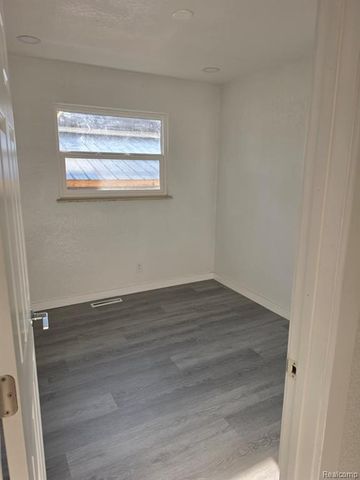 1126 Ossington Avenue, Flint, MI 48507