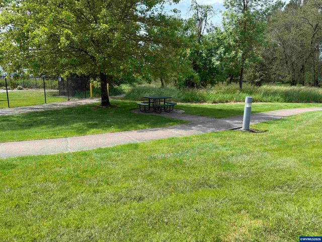 1032 Canal Av SE, Albany, OR 97322
