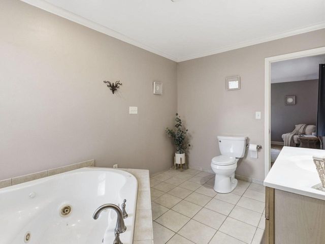 4858 N Iroquois AVENUE, Glendale, WI 53217
