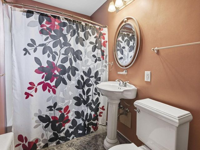 4858 N Iroquois AVENUE, Glendale, WI 53217