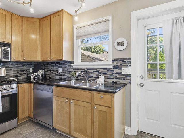 4858 N Iroquois AVENUE, Glendale, WI 53217