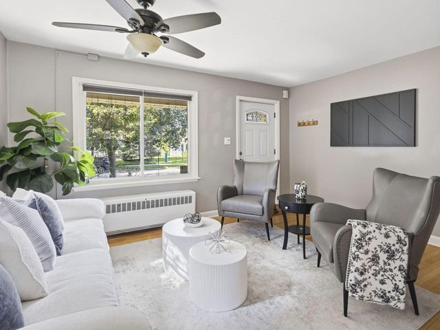 4858 N Iroquois AVENUE, Glendale, WI 53217