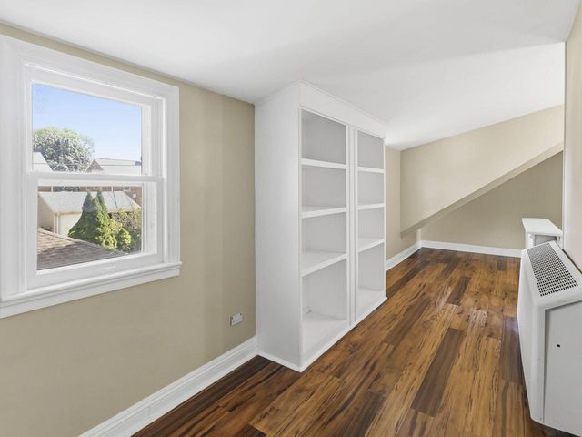 4858 N Iroquois AVENUE, Glendale, WI 53217
