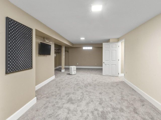 4858 N Iroquois AVENUE, Glendale, WI 53217