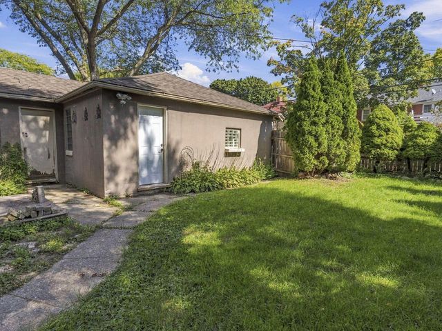 4858 N Iroquois AVENUE, Glendale, WI 53217