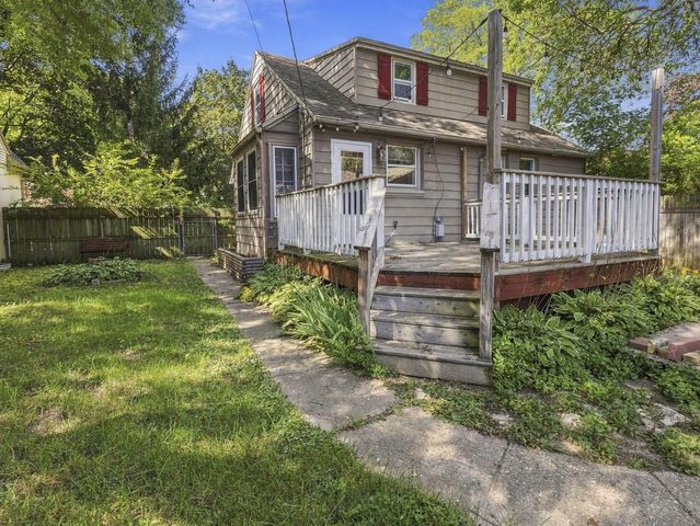 4858 N Iroquois AVENUE, Glendale, WI 53217