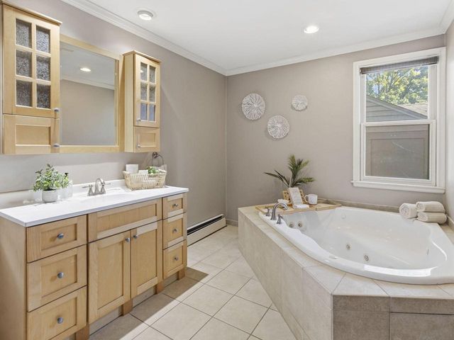 4858 N Iroquois AVENUE, Glendale, WI 53217