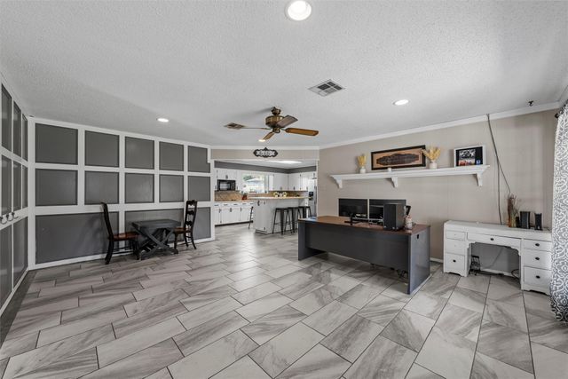 1049 W Moonlight Drive, Robinson, TX 76706