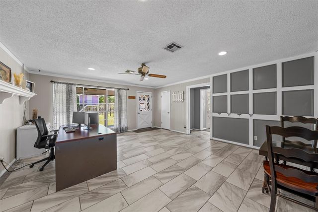 1049 W Moonlight Drive, Robinson, TX 76706