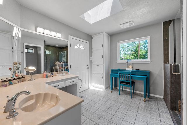 1049 W Moonlight Drive, Robinson, TX 76706