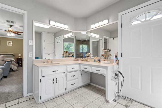 1049 W Moonlight Drive, Robinson, TX 76706